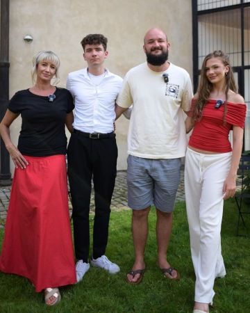 Pokáč s Edwardem, Isabelou a jejich maminkou Magdalenou