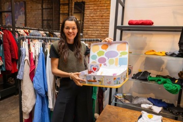 lilia khousnoutdinova na charitativním bazárku pro nf propolis33